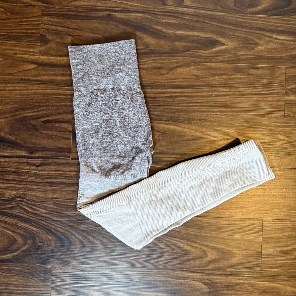 Astoria Women's Gray & Silver Leggings Size Medium